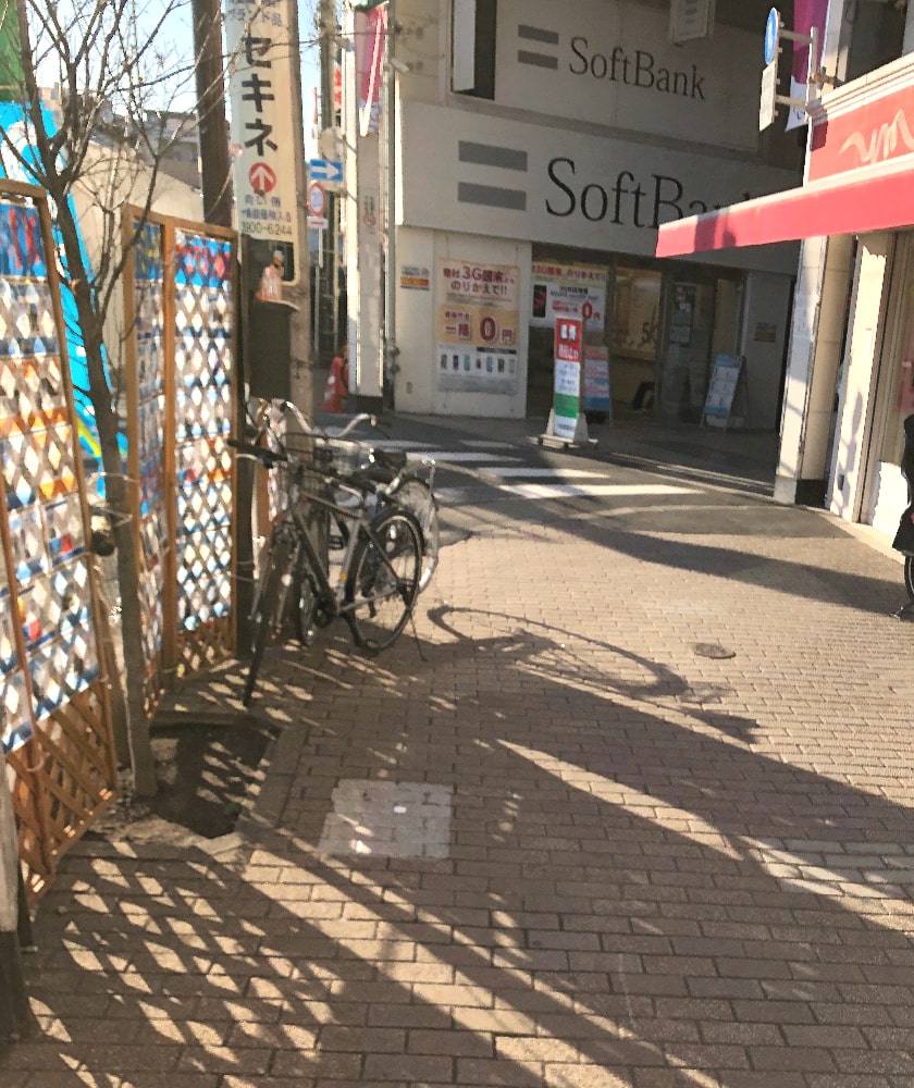 茶の丸美屋へ行くには十条駅北口改札を出て、十条商店街へと向かいます