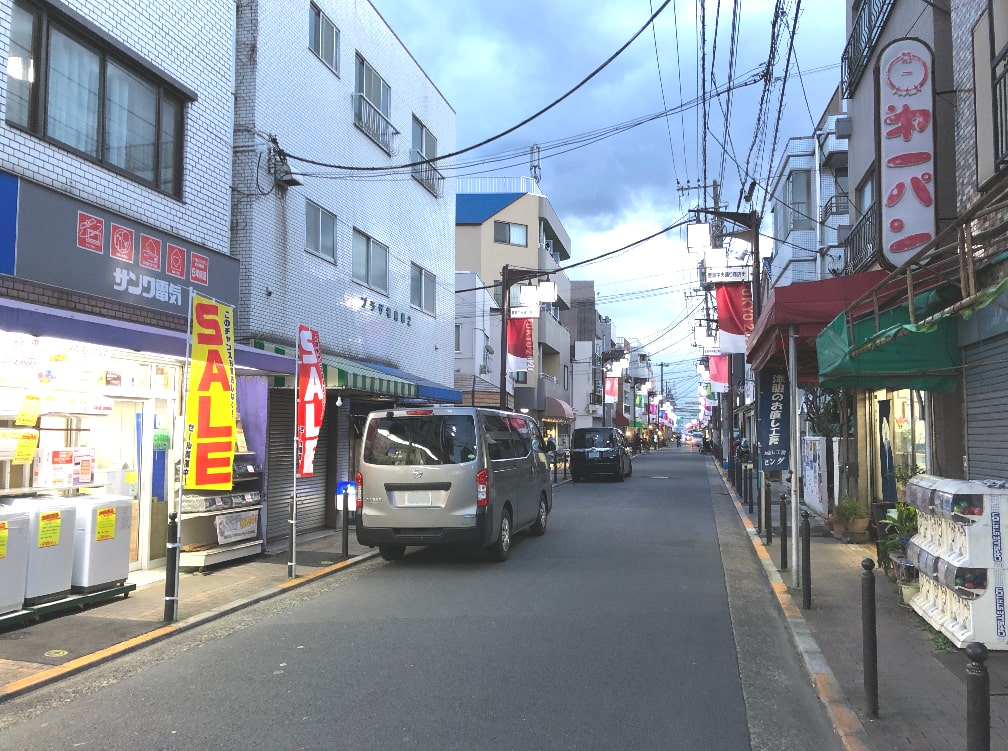 豊島通り中央商店街の入り口付近に珈琲工房ヨシダがあります