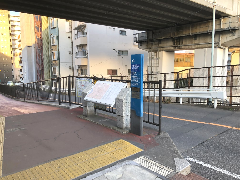 東十条駅南口を出て徒歩２分のところにひとつぶ珈琲があります