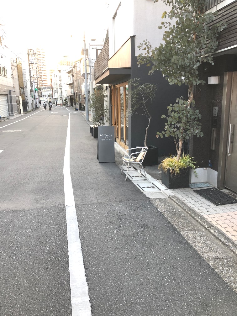 Beyond Z Coffeeに行くには都電荒川線の西ヶ原4丁目を降りて閑静な住宅街の道を進んでいきます