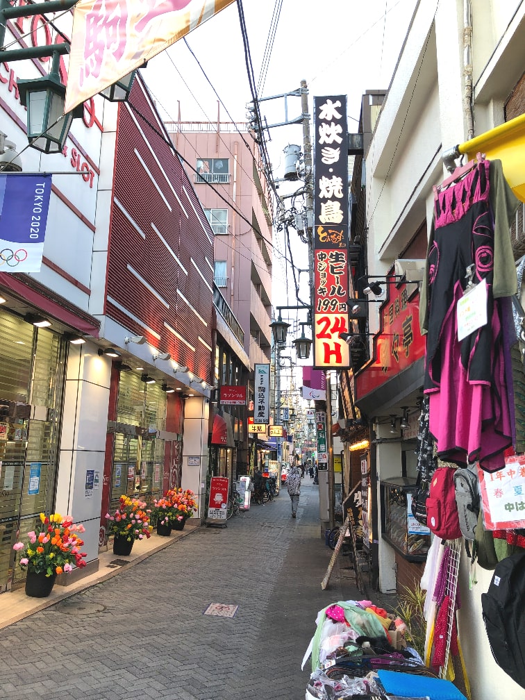 MIDDLE GARDEN COFFEE STANDに行くには駒込駅のJR東口（駒込銀座通り方面）へ出ます